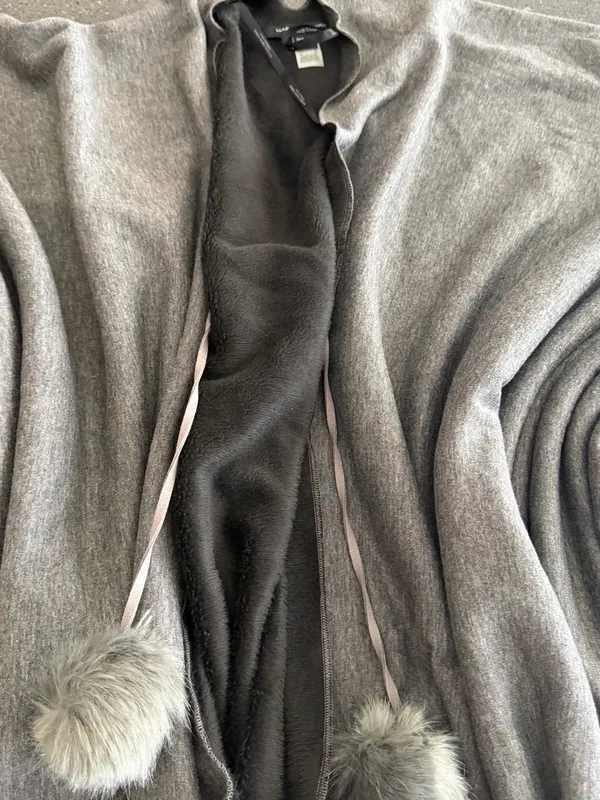 Andrew Marc New York Charcoal/White Poncho with Faux Fur Closure - Image 5