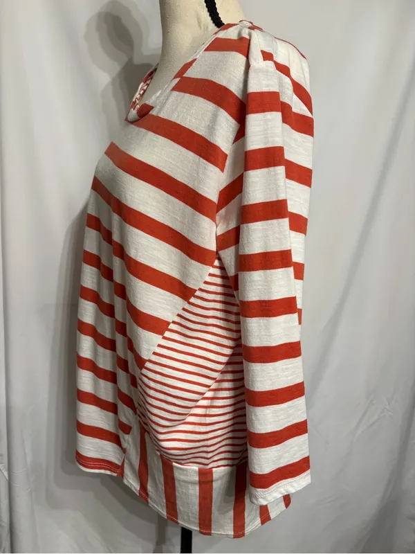 Thyme+Honey Cotton Oversized Red and White Crewneck Top SZ L Coastal - Image 3