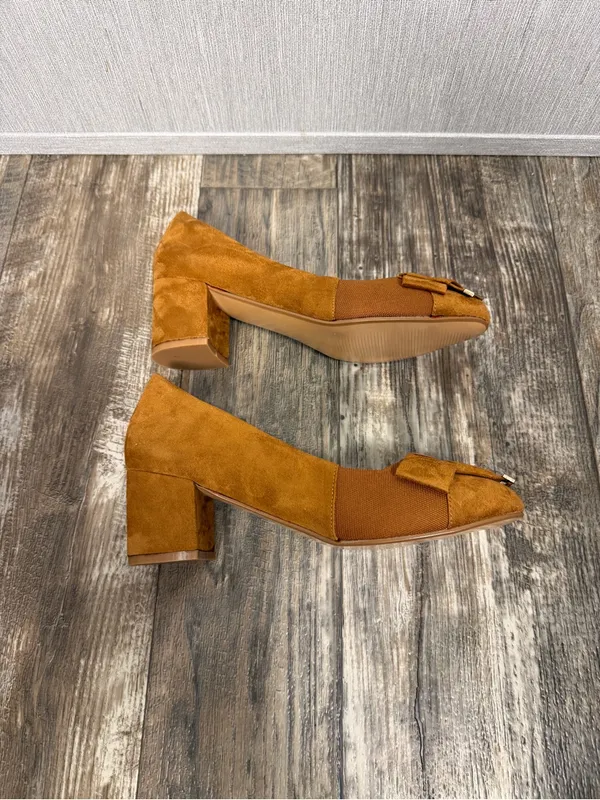 Benassal Women's Tan Block Heel Pumps with Bow and Metal Accent Size 8.5 - Image 12
