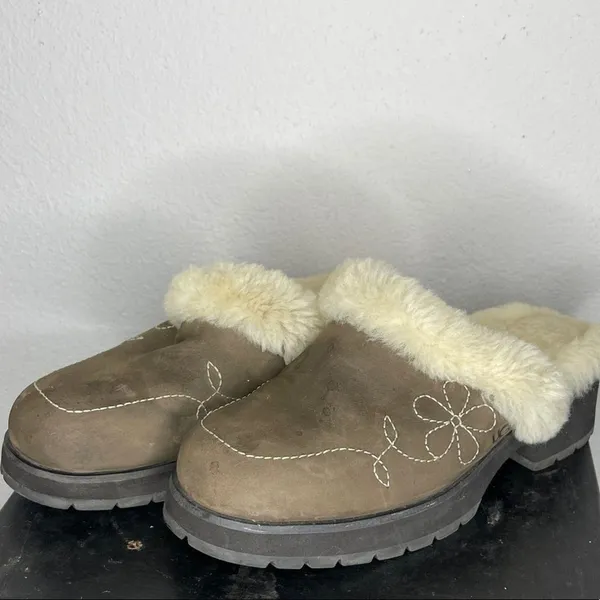 UGG‎ 5464 Blossom Mules - Image 3