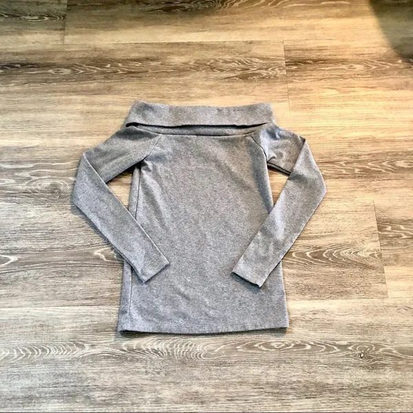 J Crew grey off the shoulder long sleeved top - Image 3