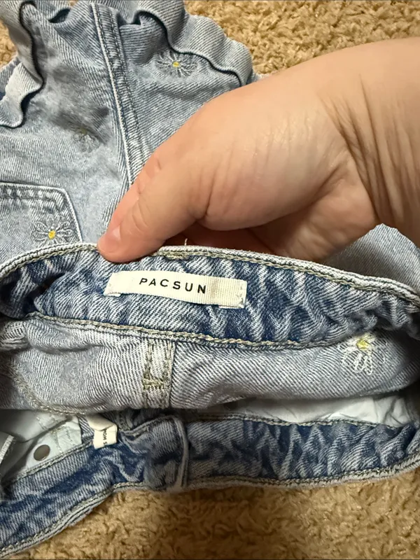 PacSun Light Blue Daisy Embroidered Denim Shorts - Image 4