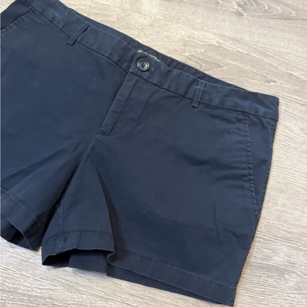 •BANANA REPUBLIC• NAVY SHORTS - Image 2