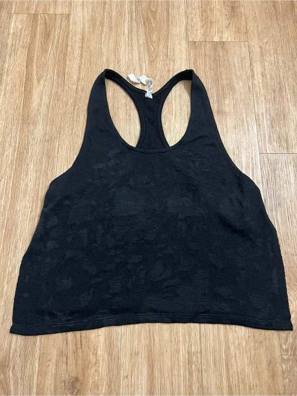 ALO Yoga Black Lace-Texture Cropped Racerback Tank - Image 3