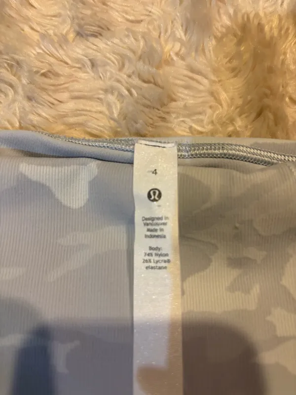 Lululemon Wunder Under gray/white camo high rise long biker shorts size 4 - Image 5