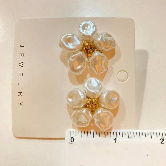 Retro‎ Imitation Pearl Baroque Big Flower Stud Earrings For Wmen white new - Image 3