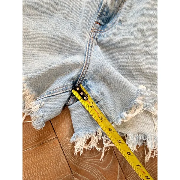 Abercrombie & Fitch The Baggy Short Womens Light Wash 28 6 Distressed Low Rise - Image 6