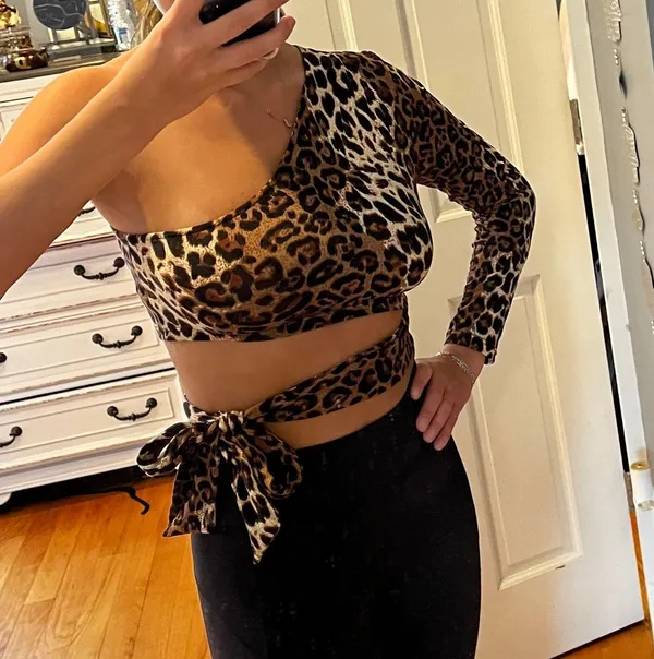 CROPPED LEOPARD ONE SLEEVE TIE TOP Multi Size L - Image 3