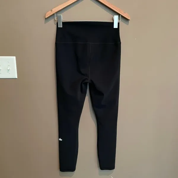 Alo Yoga High Waisted Ripped Warrior Legging in Black‎ Size Medium - Image 11