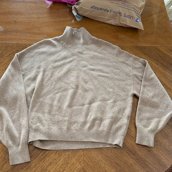 Abercrombie & Fitch Sweater - Image 2