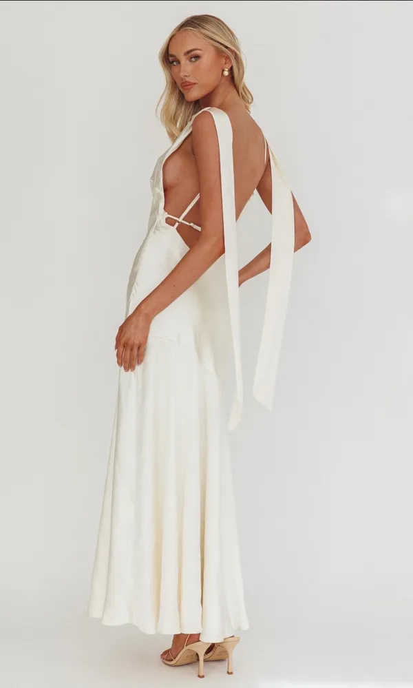 Selfie Leslie Open Back Dress - Image 2