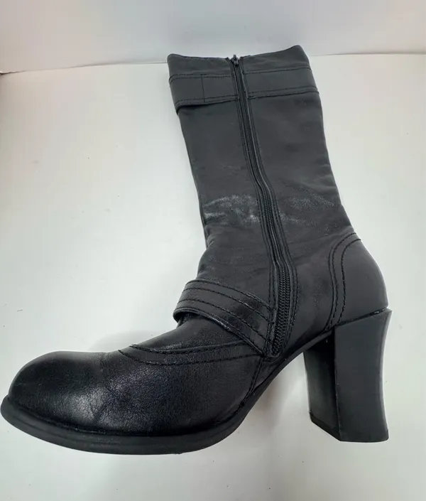 Born Black Leather Zip Up Boots Size 8.5 - Image 5