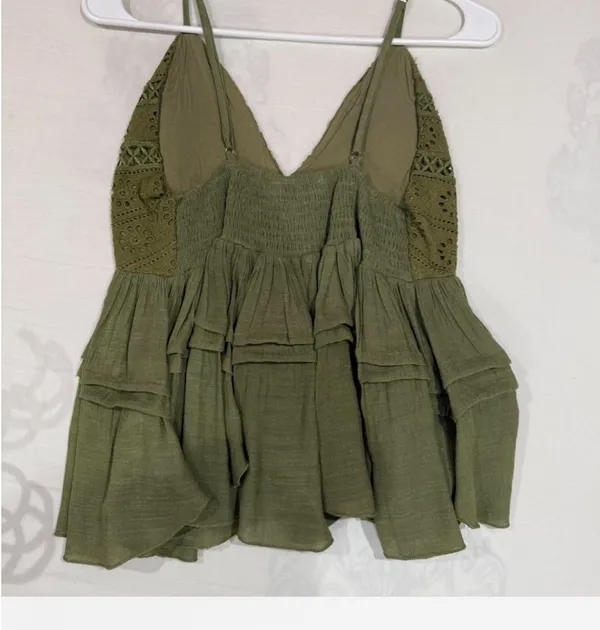 Dark green lace trim ruffle top size medium - Image 2