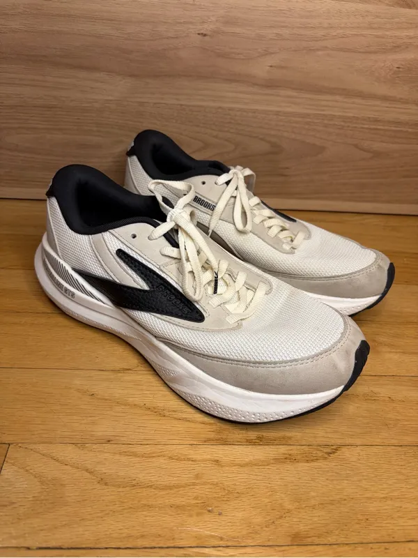 Brooks Adrenaline GTS 24 Women's Sneakers - Size 8.5 - Image 2