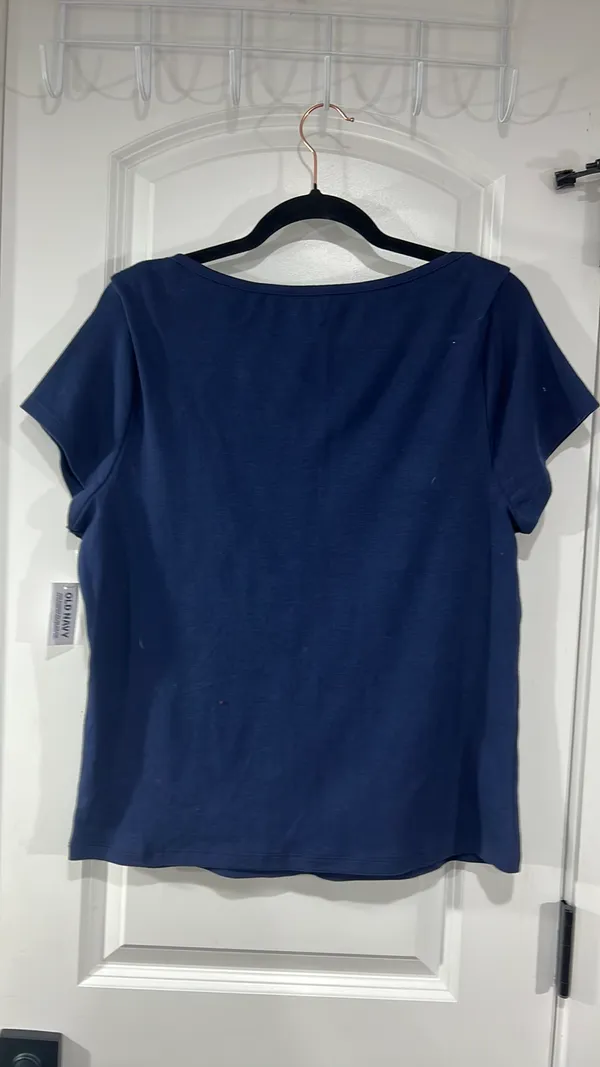 Old Navy T shirt, Brand new - Image 6