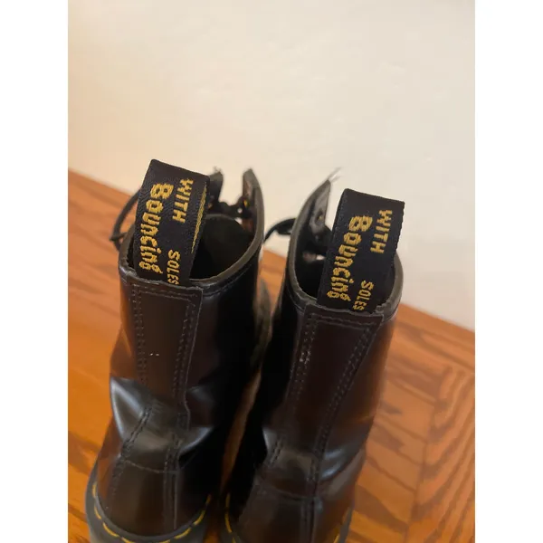 The classic black smooth leather Dr. Martens 1460 8-eye boots, size 9 - Image 6