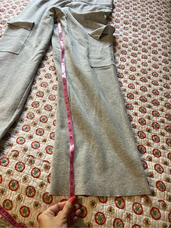 EUC Wilfred Free Gray Cargo Sweatpants size large - Image 5