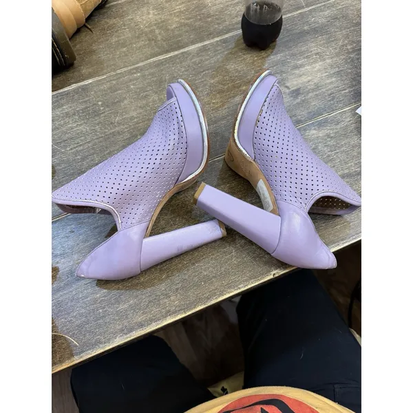 Vero Cuoio Lavender Perforated Peep Toe Heeled Bootie Size‎ 37 US 6.5 - Image 6