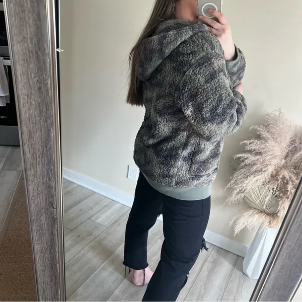 American Eagle camo Sherpa zip up jacket - Image 3