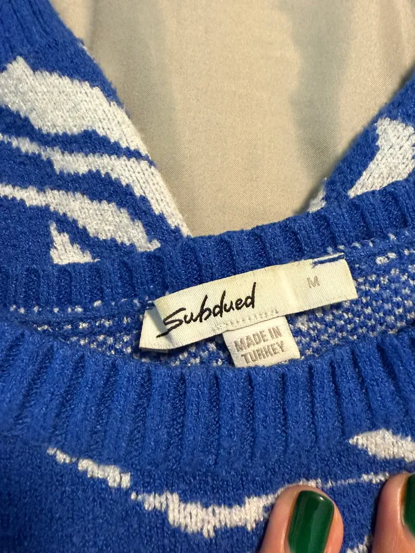 Subdued Cropped Sweater Size M - Image 4