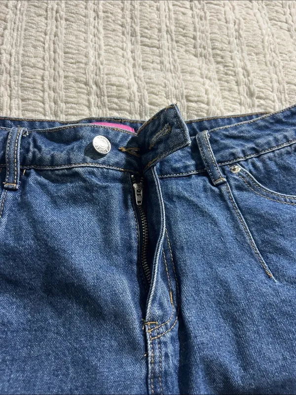 Edikted Dark Blue Denim Cutoff Skorts with Pink Tag - Image 4