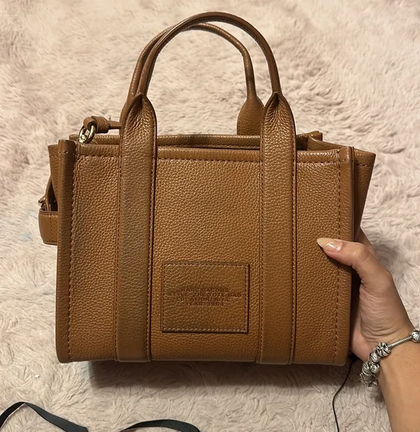 Authentic Marc Jacob’s small tote bag in argan oil - Image 3