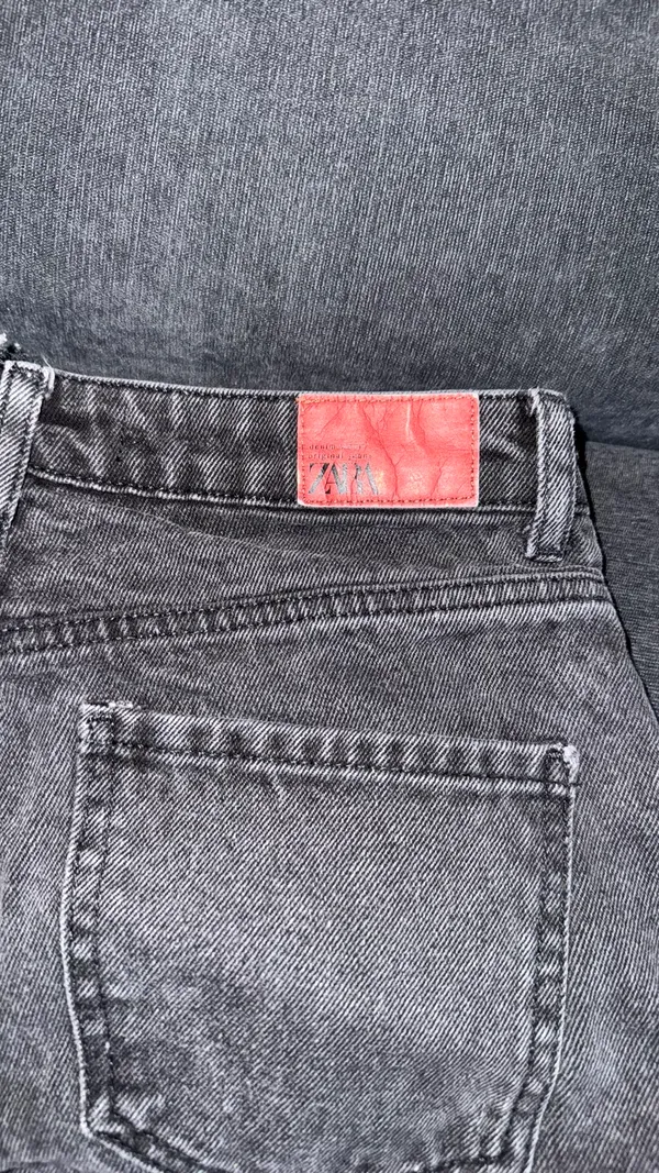 Zara Black Barrel Jeans - Image 3
