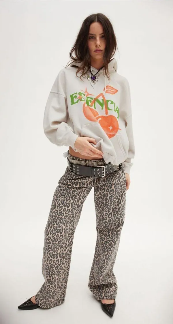 Urban Outfitters Hoodie - Image 5