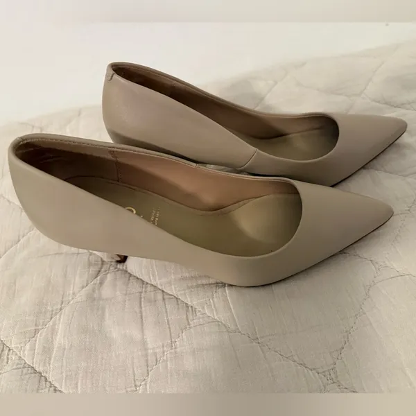 Aldo Women's Beige Heels - Image 2