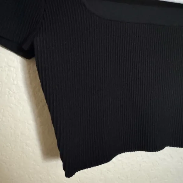 Aritzia‎ Babaton sculpt knit rib short sleeve square neck crop top sz m black - Image 5
