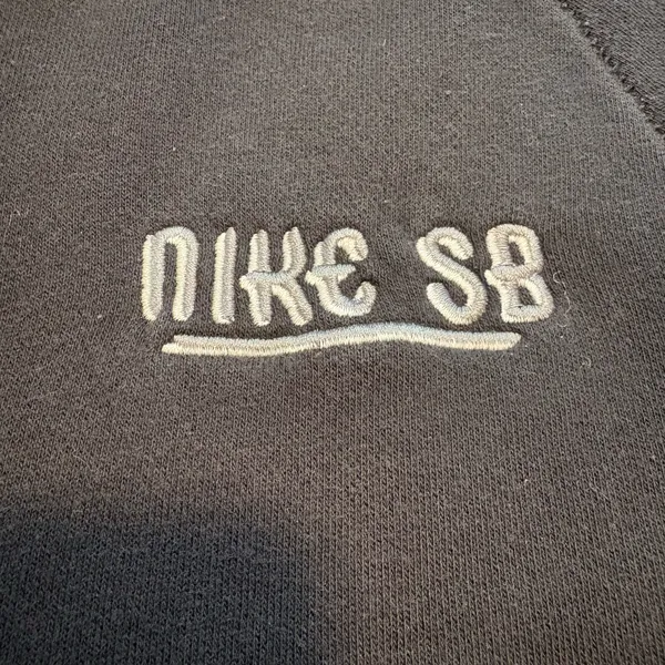 Nike SB Crewneck Sweatshirt Black Embroidered Logo Pullover Small - Image 4