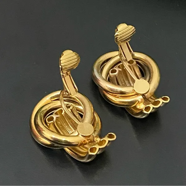 Vintage Gold Tone Grooved Tube Interlocking Knot Modern Chunky Clip On Earrings - Image 9