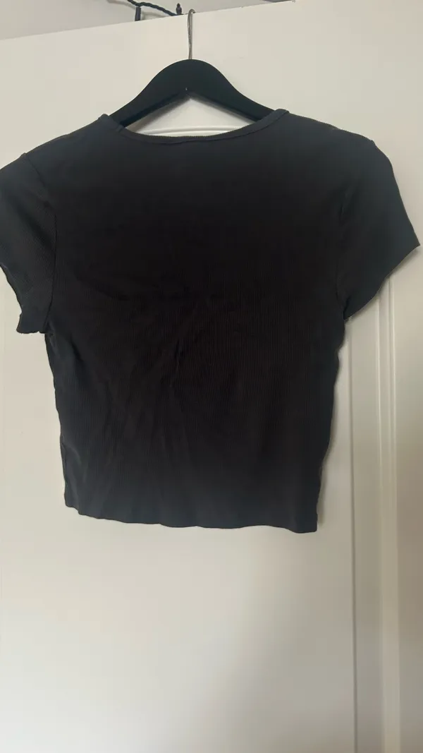 H&M Black Ribbed Crewneck Crop Top - Image 2