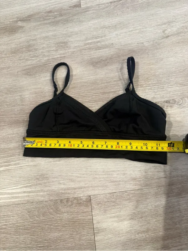 Lululemon Ujjayi Bra in Black Size 4 - Image 9