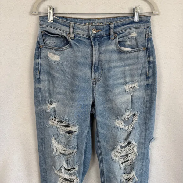American Eagle Mom Jeans‎ Light Wash Distressed Ripped Denim Womens 6 Stretch - Image 3