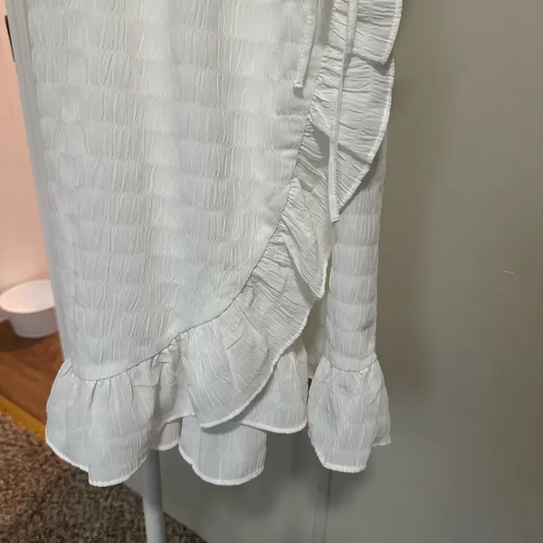 Maurice's White Shortsleeve Wrap Mini Dress Size Small bridal feminine homecoming wedding - Image 3