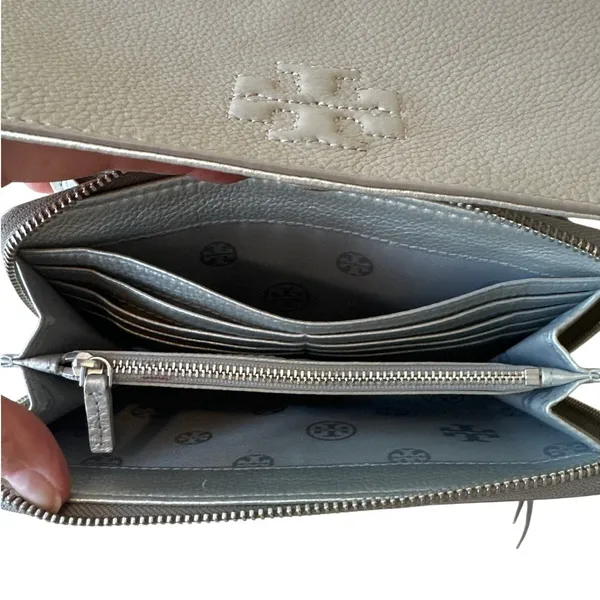 Tory Burch McGraw‎ WOC Crossbody Gray Heron Pebbled Leather Wallet - Image 12