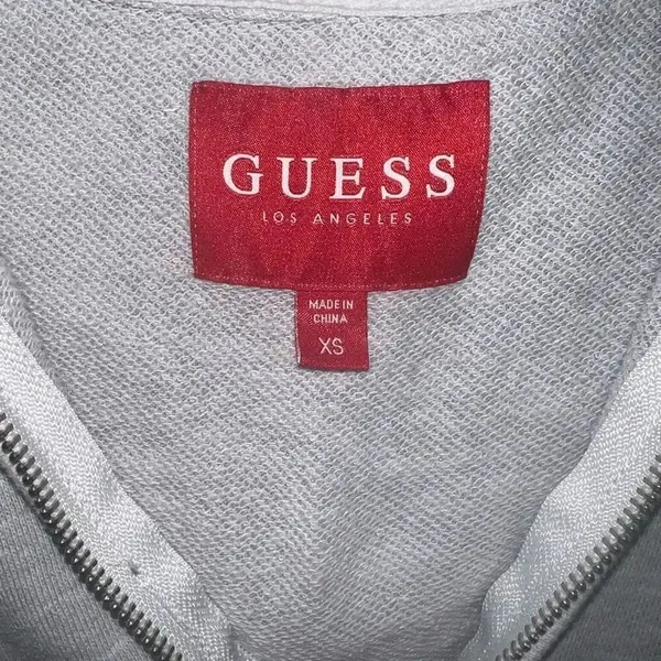 Guess zip up hoodie vintage size XS ￼ - Image 3