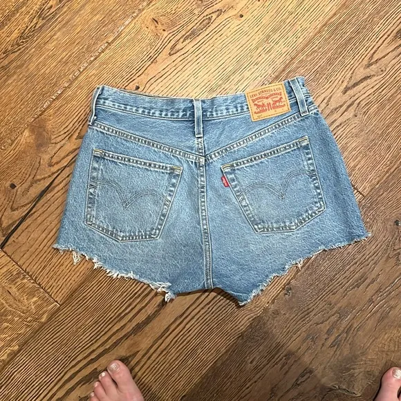 Levi’s women’s‎ size 28 cuff off denim shorts - Image 2