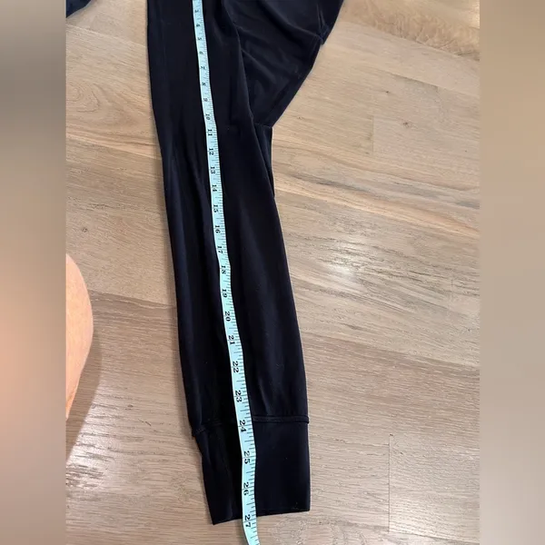 Lululemon Align Jogger 28"
Black size 4 - Image 9