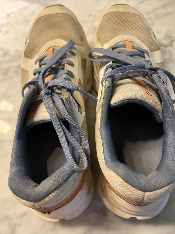 On Running Men's Athletic Shoes in Light Gray with Navy and Orange Accents - Image 6