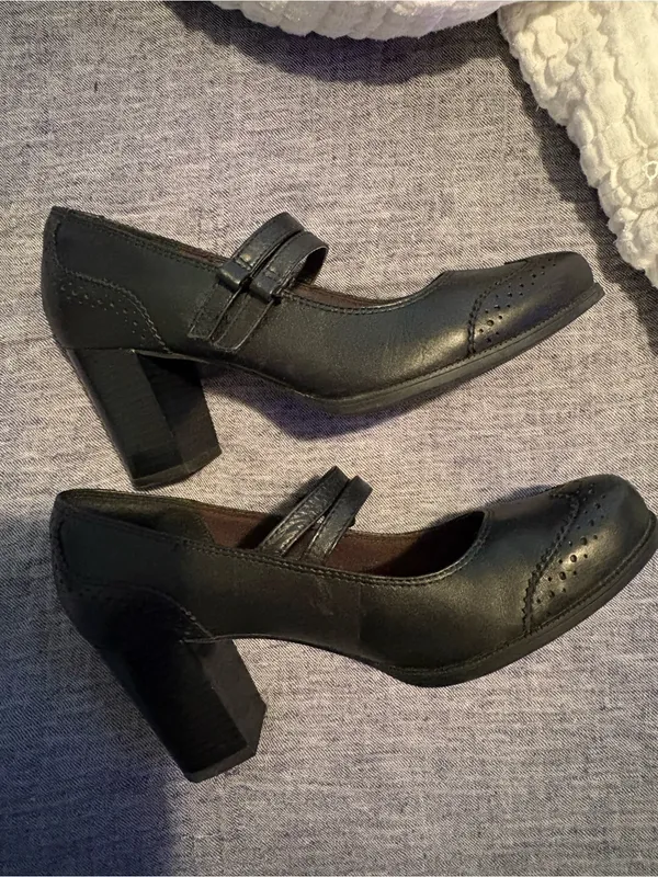 Chunky heel pumps size 8 - Image 4
