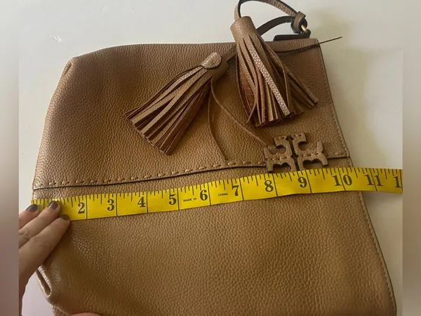 Tory Burch pebbled leather McGraw swingpack crossbody bag - Image 13
