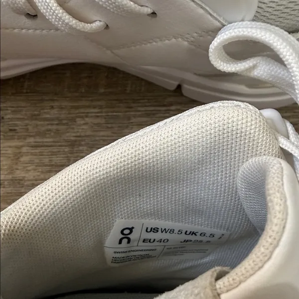 Women’s On The Roger Clubhouse Mid Size 8.5 - Image 7