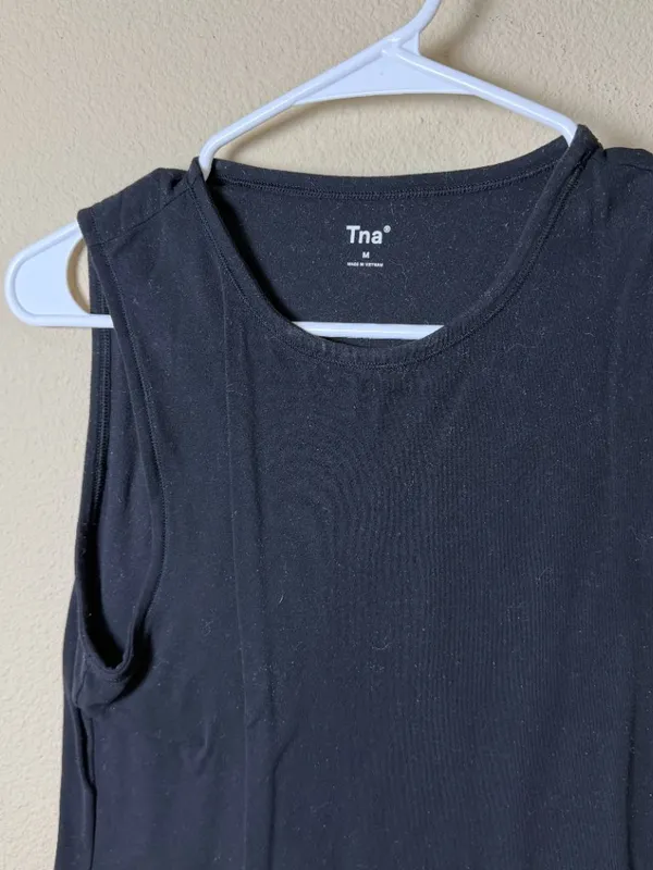 ARITZIA TNA Cropped Black Tank Top Shirt Size Medium Black - Image 5