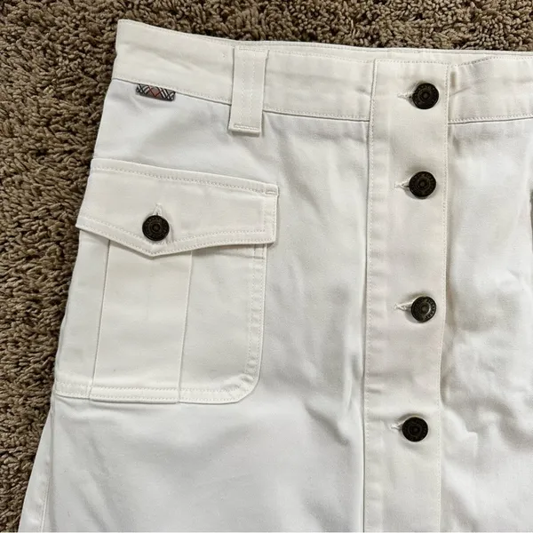 Burberry Cream color button skirt size 6 - Image 10