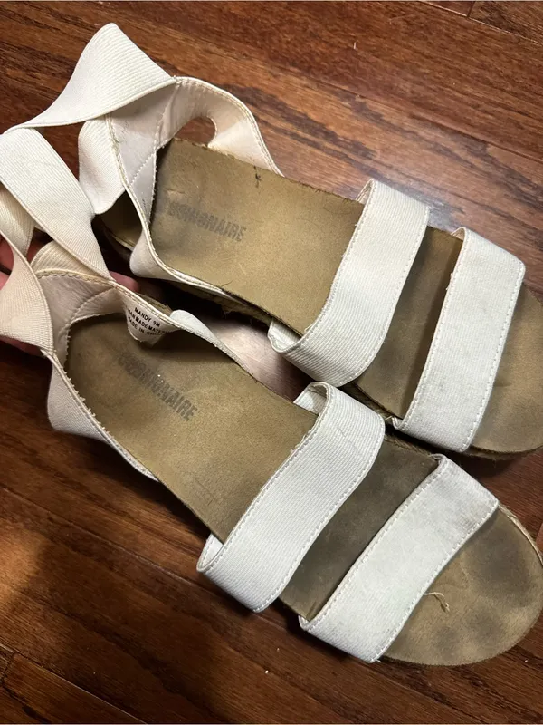 Cushionaire White Strappy Platform Sandals Size 9 - Image 4