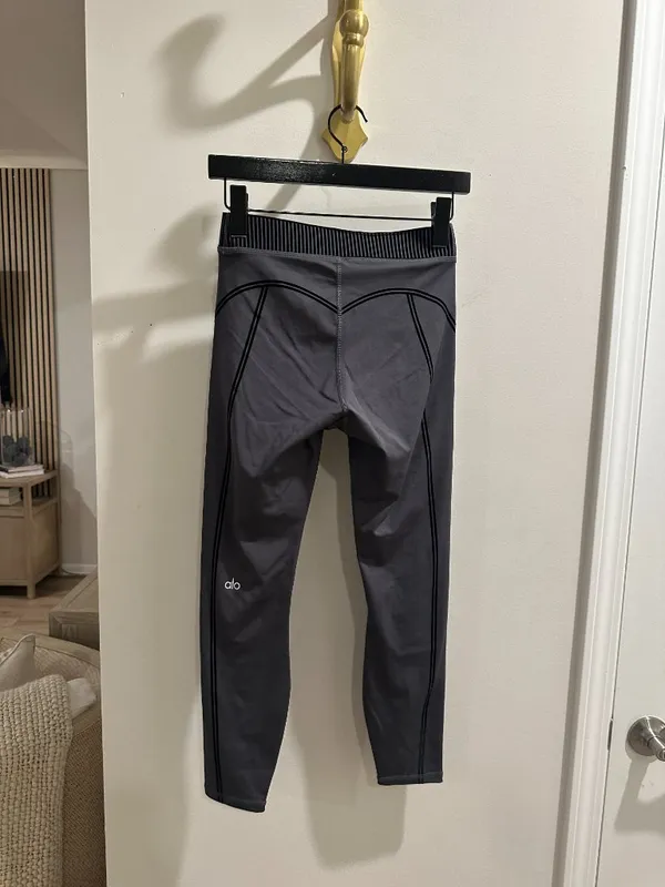 ALO YOGA Airlift High-Waist Suit Up Legging in Anthracite/Black Size Small - Image 7