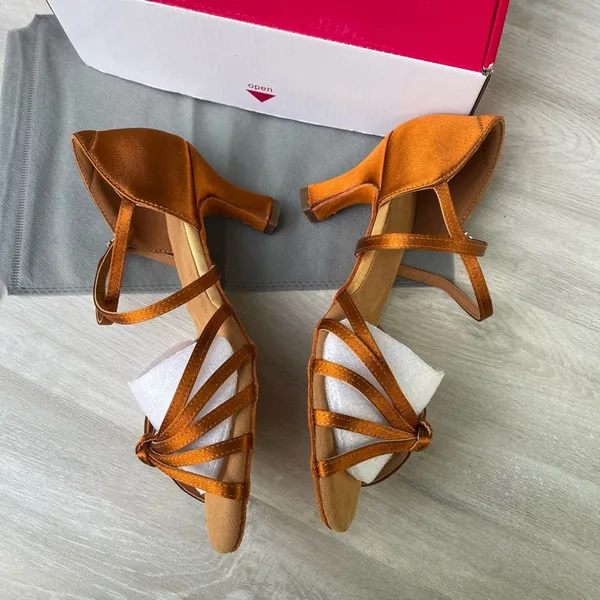 New Elegant Bronze Dance Shoes Size 9 - Image 6