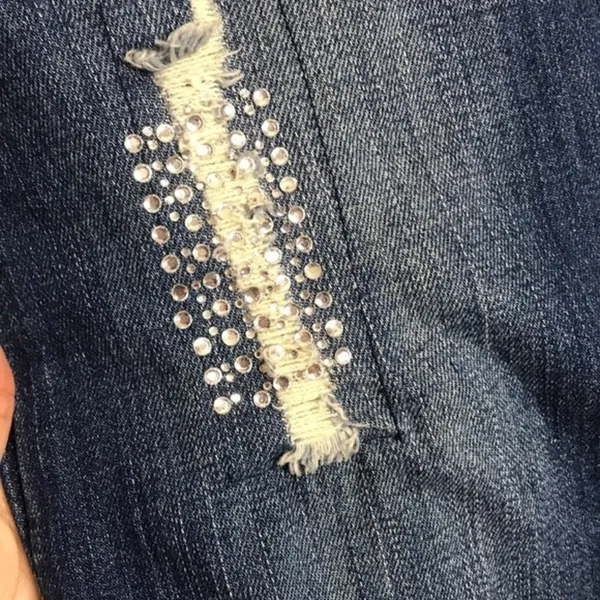 Cache Boot Cut With gem Embellishment Beads distressed jeans‎ size 6 - Image 5